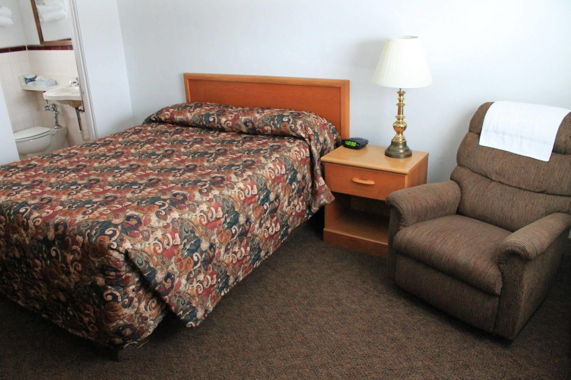 Budget Host Crestview Inn Sault Ste. Marie Buitenkant foto